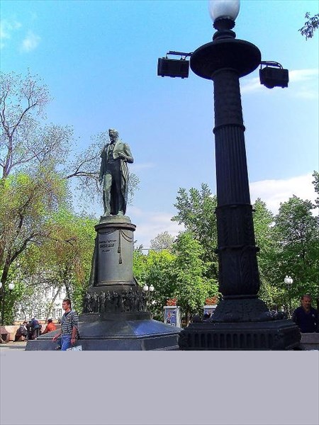 001-Памятник Грибоедову